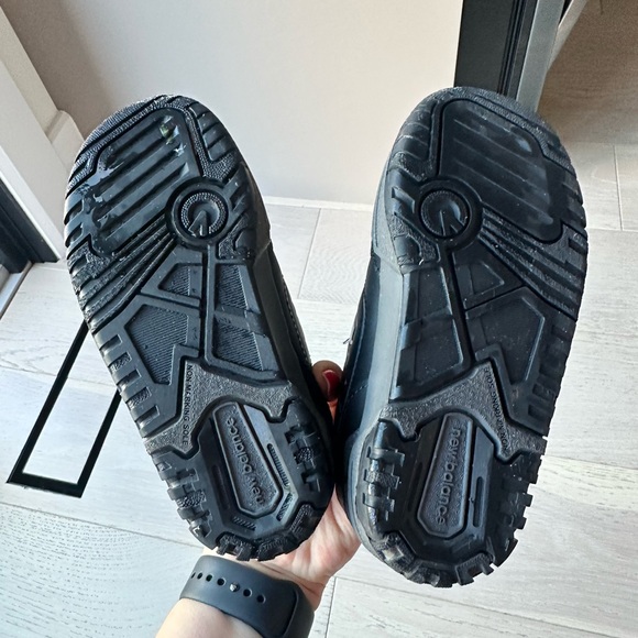 Toddler New Balance 550 sneaker black on black size 9.5T - Picture 3 of 4